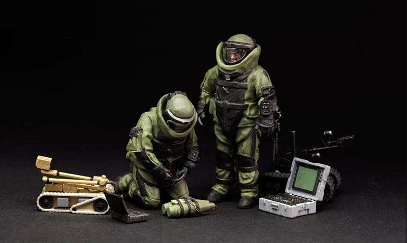 Meng 1/35 U.S. Explosive Ordnance Disposal Specialists & Robots Plastic Model Kit - Image 2