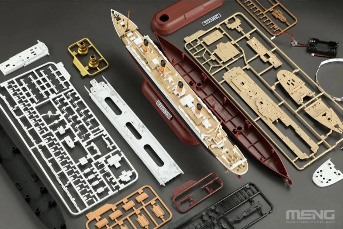 Meng 1/700 R.M.S. Titanic Plastic Model Kit - Image 3