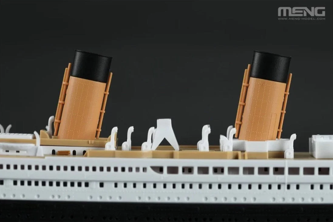 Meng 1/700 R.M.S. Titanic Plastic Model Kit - Image 5
