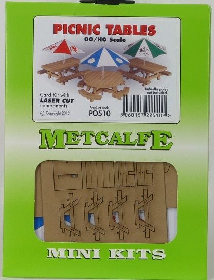 Metcalfe PO510 HO/OO Picnic Tables With Umbrellas