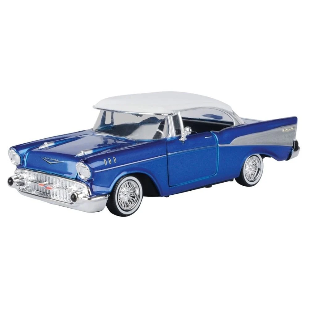 Motor Max 1/24 1957 Chevy Bel Air Get Low Series Candy Blue