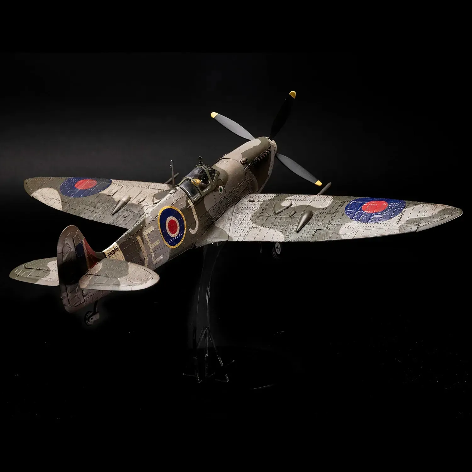 OcCre 1/24 Spitfire MK-IXC-EN398 Model Kit - Image 2