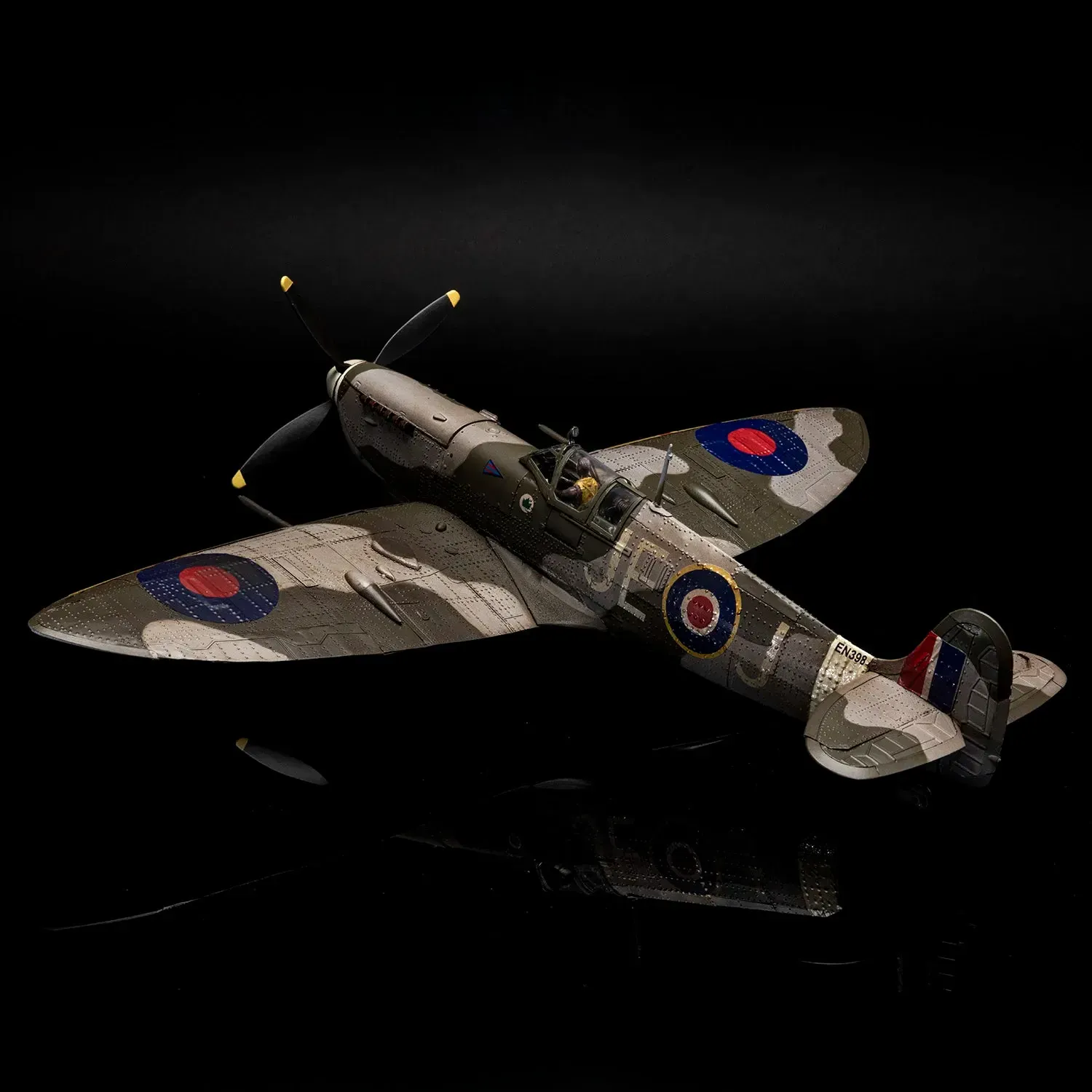 OcCre 1/24 Spitfire MK-IXC-EN398 Model Kit - Image 3