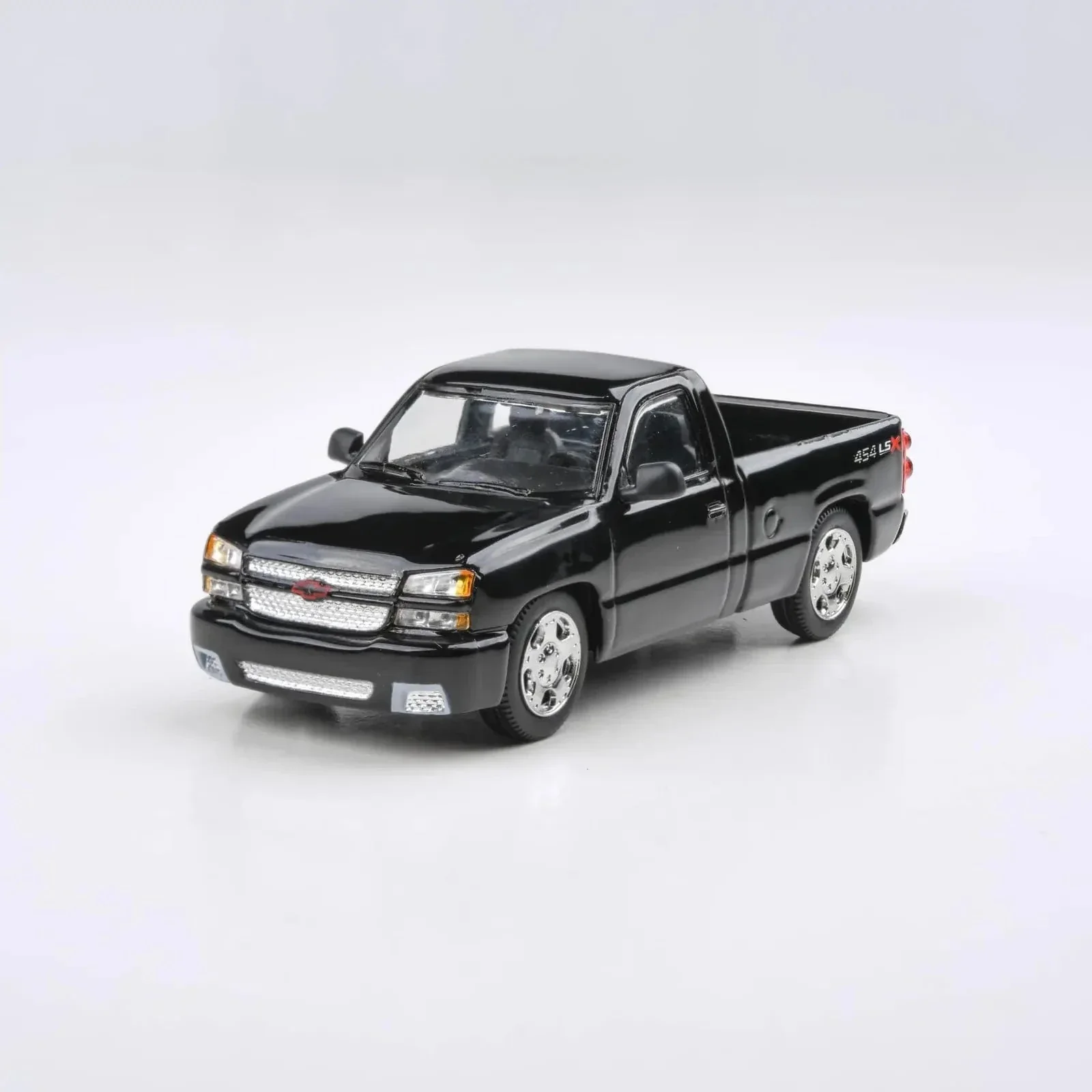 Para64 1/64 2006 Chevrolet Silverado Single Cab Onyx Black Diecast Model Car