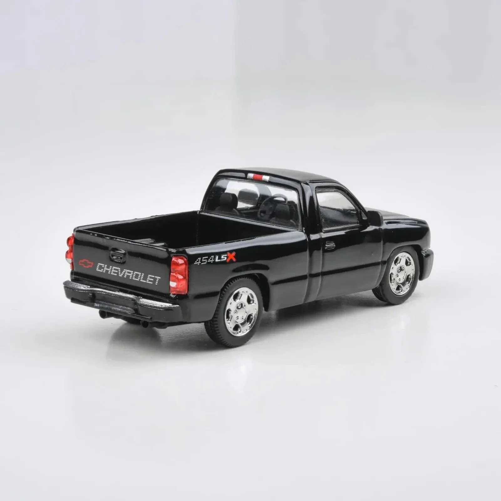 Para64 1/64 2006 Chevrolet Silverado Single Cab Onyx Black Diecast Model Car - Image 3