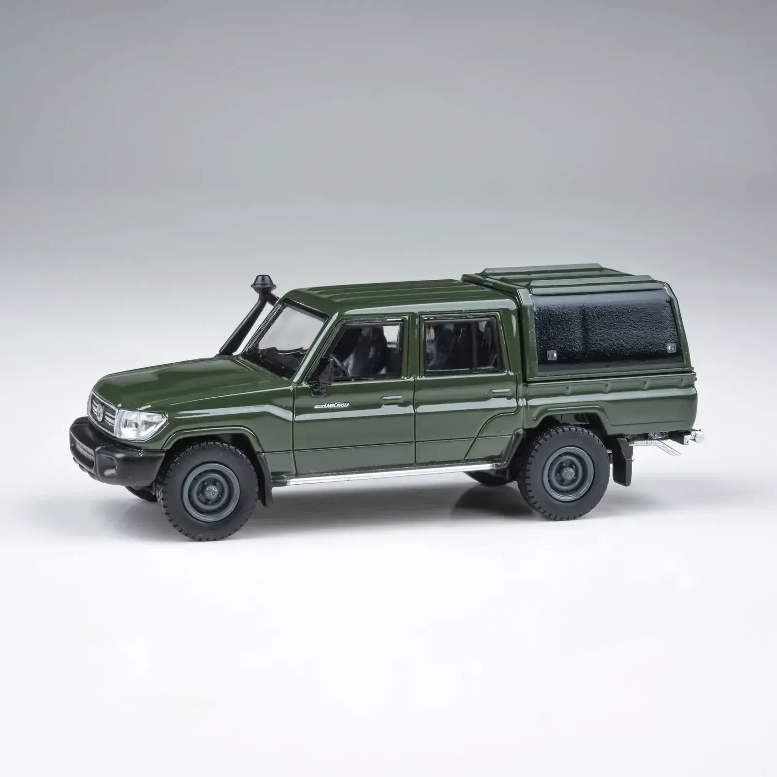 Para64 1/64 2014 Toyota Land Cruiser Dbl Cab Pickup LC79 Military Green RHD - Image 2