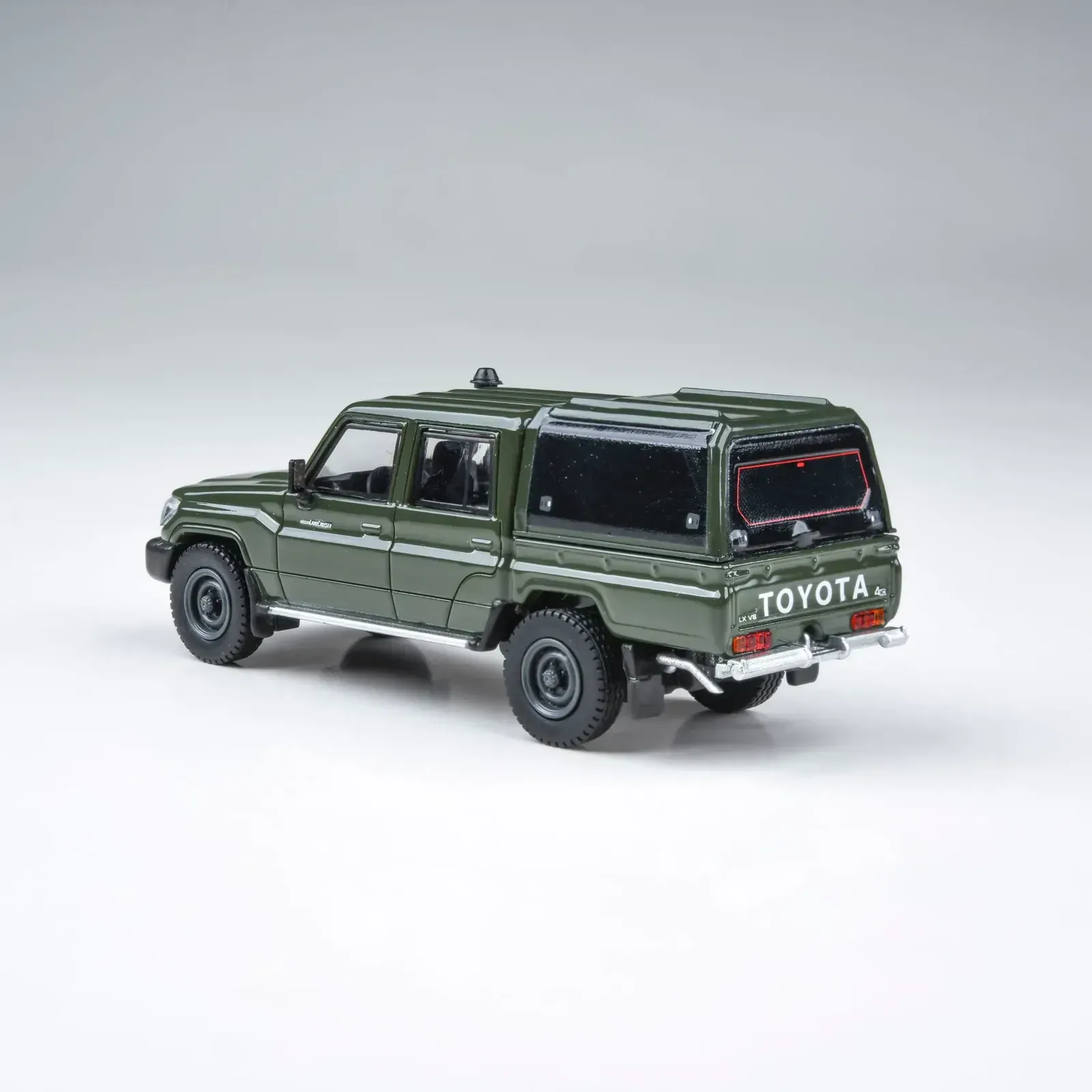 Para64 1/64 2014 Toyota Land Cruiser Dbl Cab Pickup LC79 Military Green RHD - Image 4