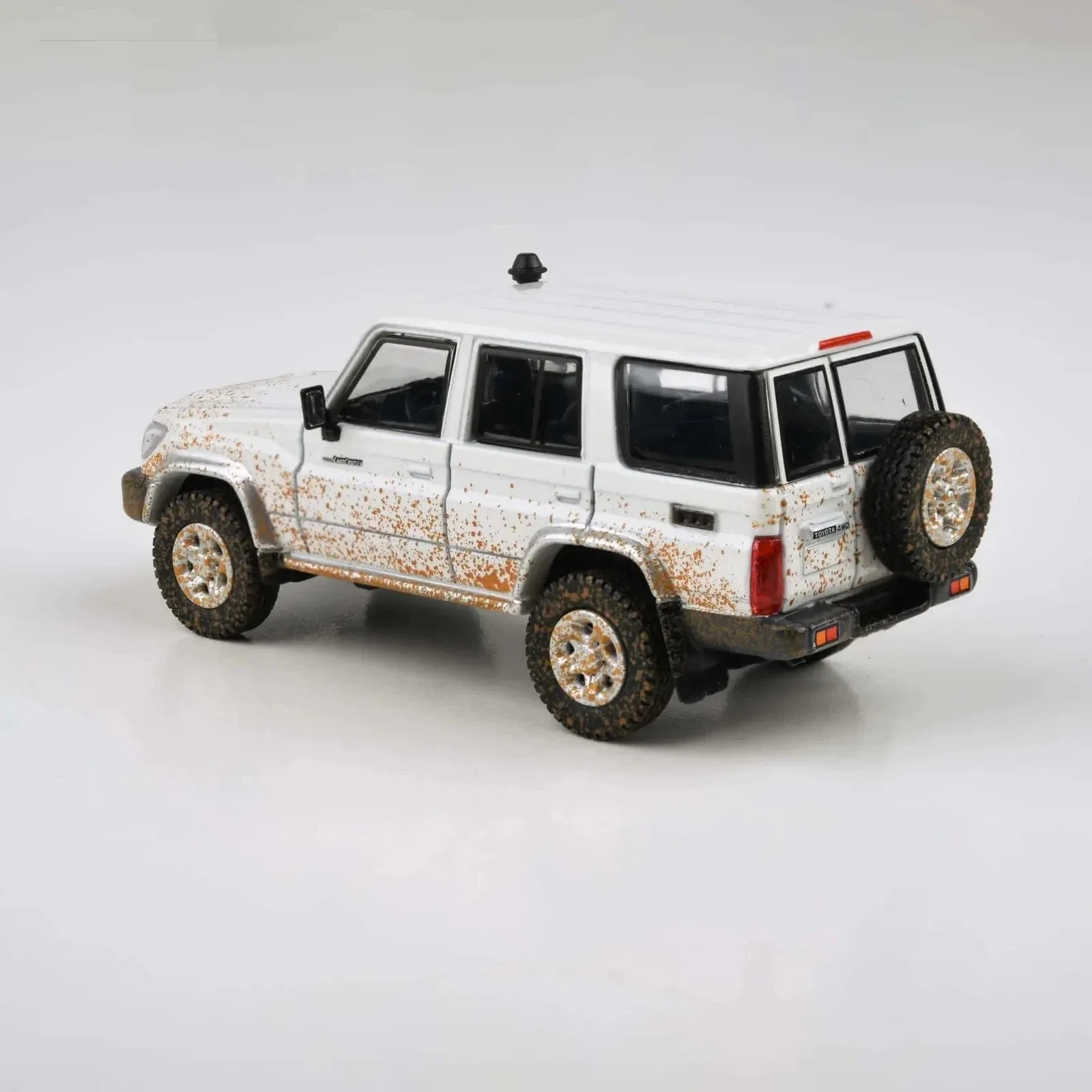 Para64 1/64 2014 Toyota Land Cruiser LC76 Off Road Effect Diecast Model Car - Image 3
