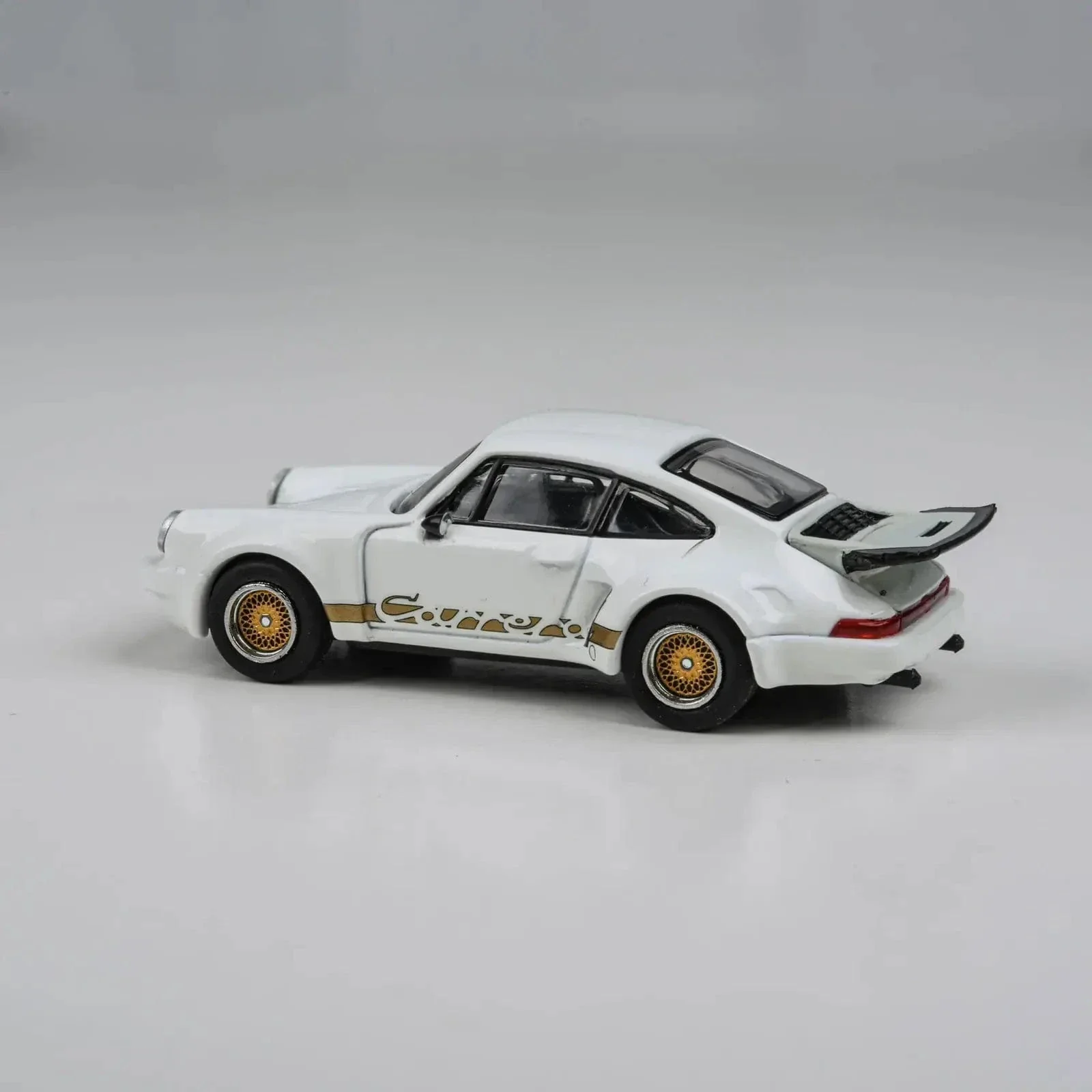 Para64 1/64 Porsche 911 Carrera RSR 3.0 Grand Prix White Diecast Model Car - Image 3