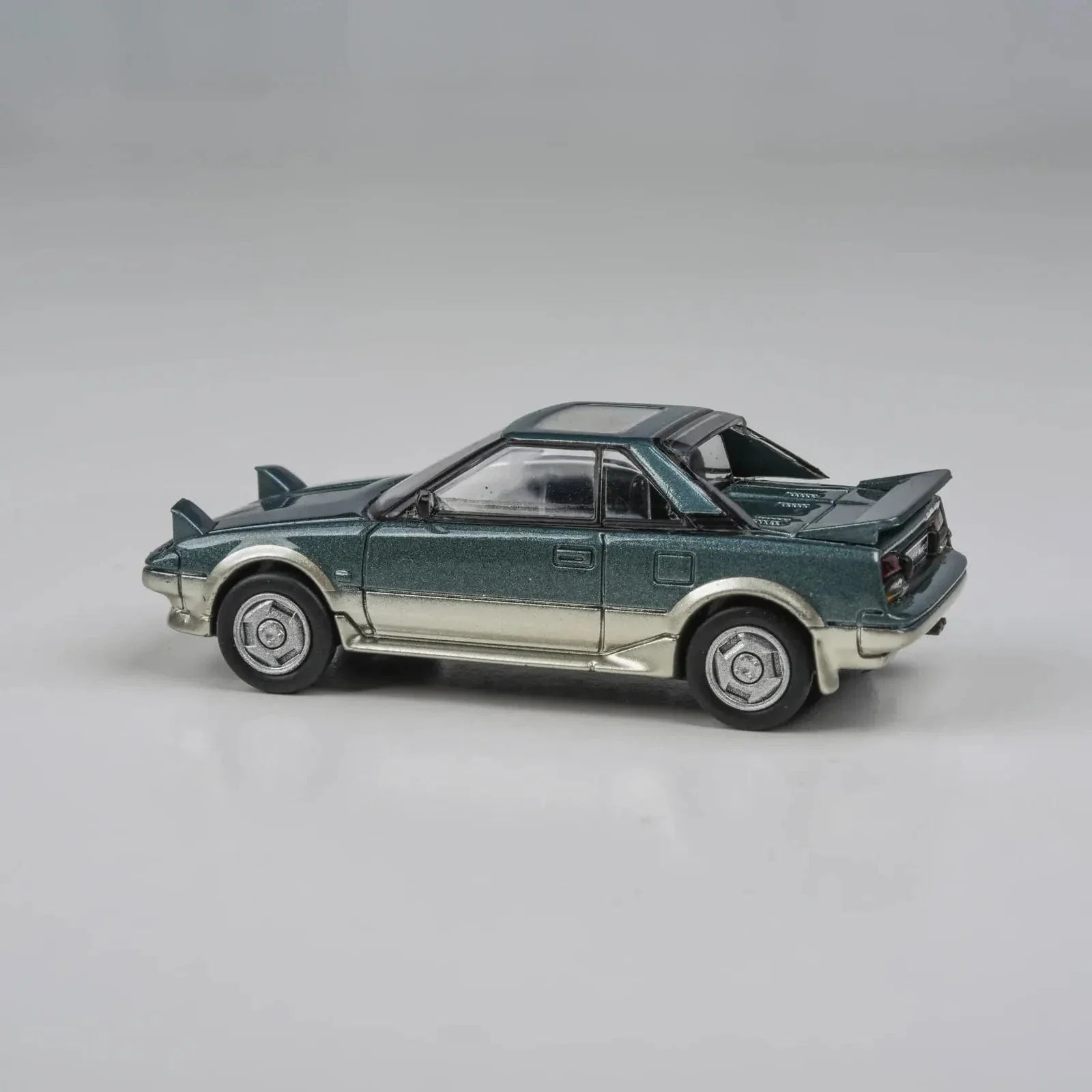 Para64 1/64 Toyota MR2 MK1 Green/Gold RHD Diecast Model Car - Image 4