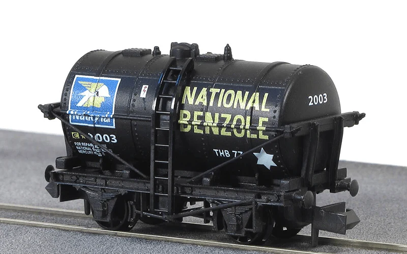 Peco NRP181 N National Benzole Tank Wagon #2003