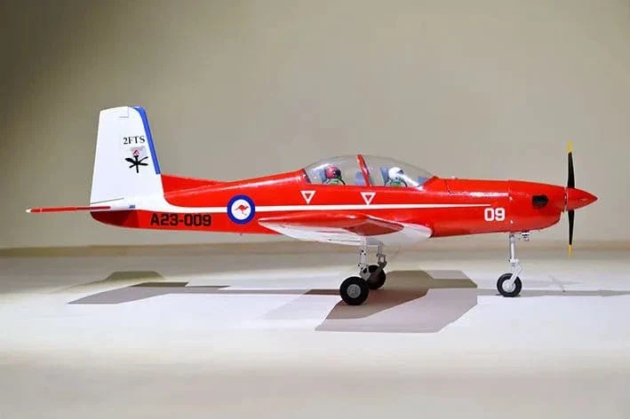Phoenix Model PC9 Pilatus .46 ARF with Electric Retracts [PH230] - Image 4