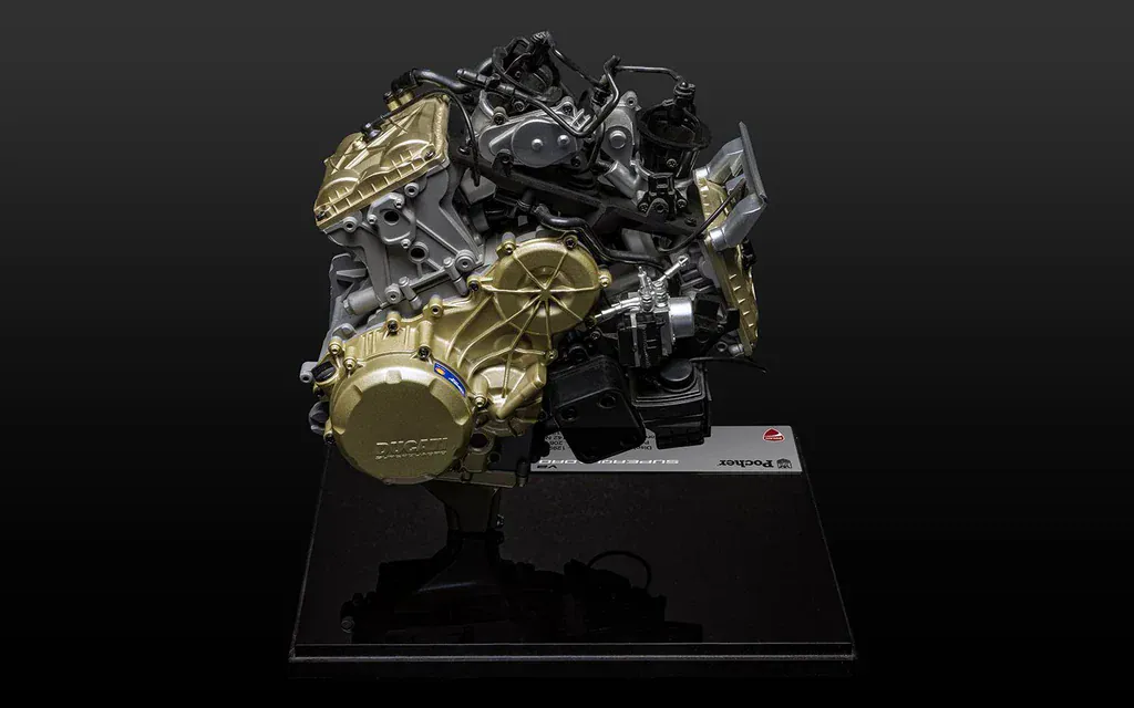 Pocher 1/4 Ducati Superquadro - V2 Engine Model Kit [HKM124] - Image 4