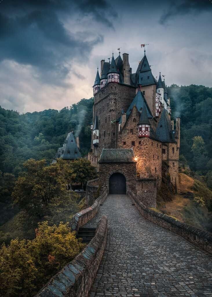 Ravensburger Eltz Castle 1000pc Puzzle - Image 2