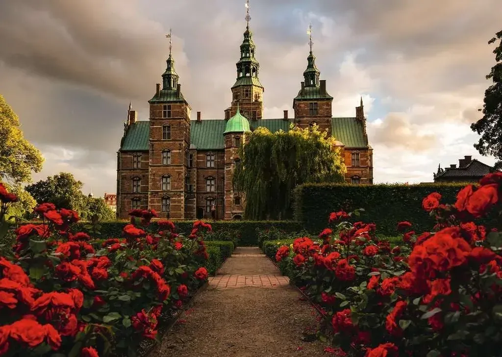 Ravensburger Rosenborg Castle Denmark 1000pc Puzzle - Image 2