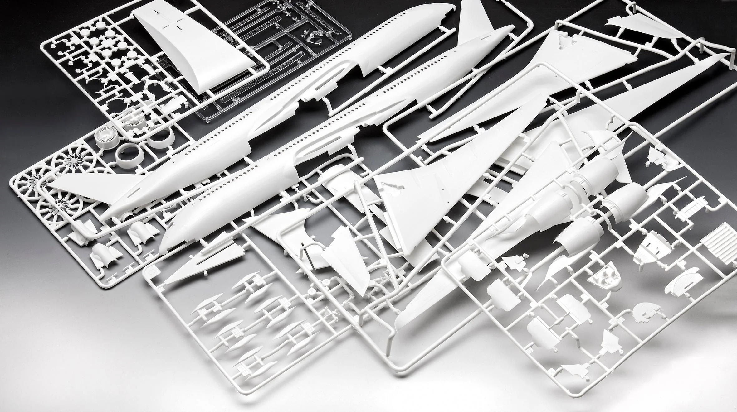 Revell 1/144 Airbus A350-900 Lufthansa New Livery Plastic Model Kit [03881] - Image 3