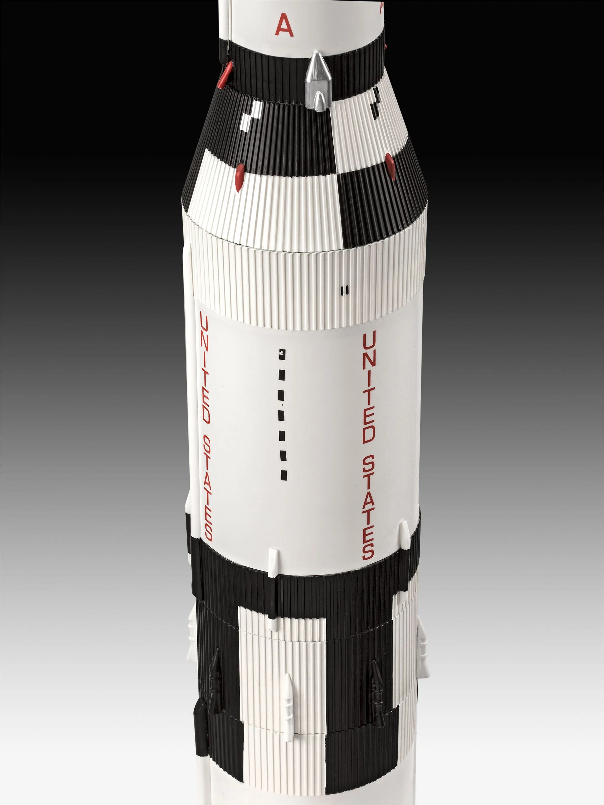 Revell 1/96 Apollo 11 Saturn V Rocket Model Set - Image 3