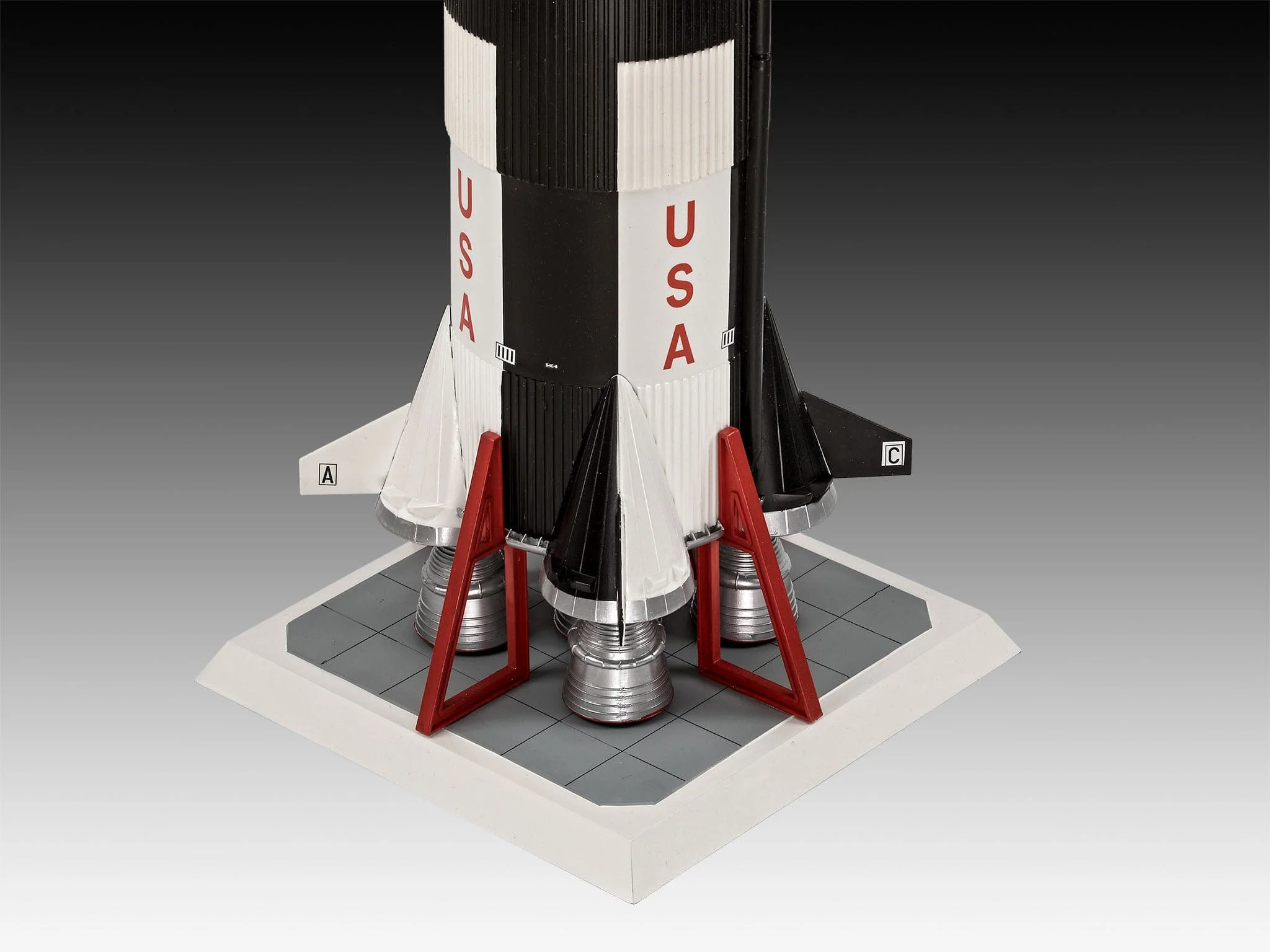 Revell 1/96 Apollo 11 Saturn V Rocket Model Set - Image 4