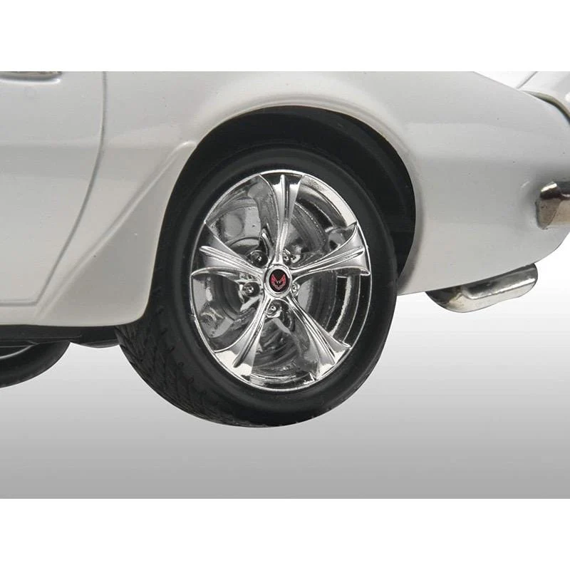 Revell 14489 1/24 1970 Pontiac Firebird Plastic Model Kit - Image 4