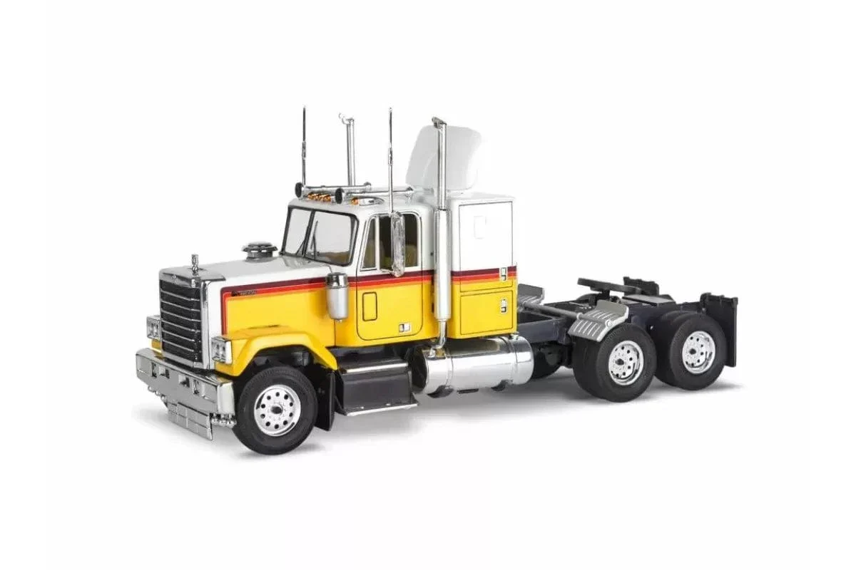 Revell 17471 1/32 Chevy Bison Semi Truck Plastic Model Kit - Image 2