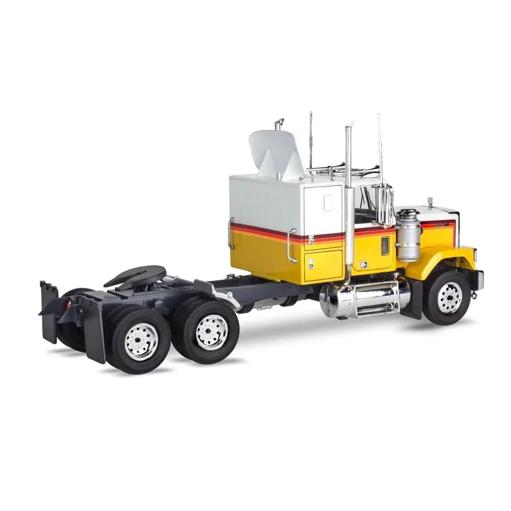 Revell 17471 1/32 Chevy Bison Semi Truck Plastic Model Kit - Image 3