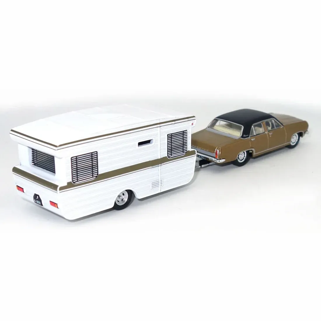 Road Ragers 1/64 1968 HR Premier Sedan and Caravan Set - Image 2