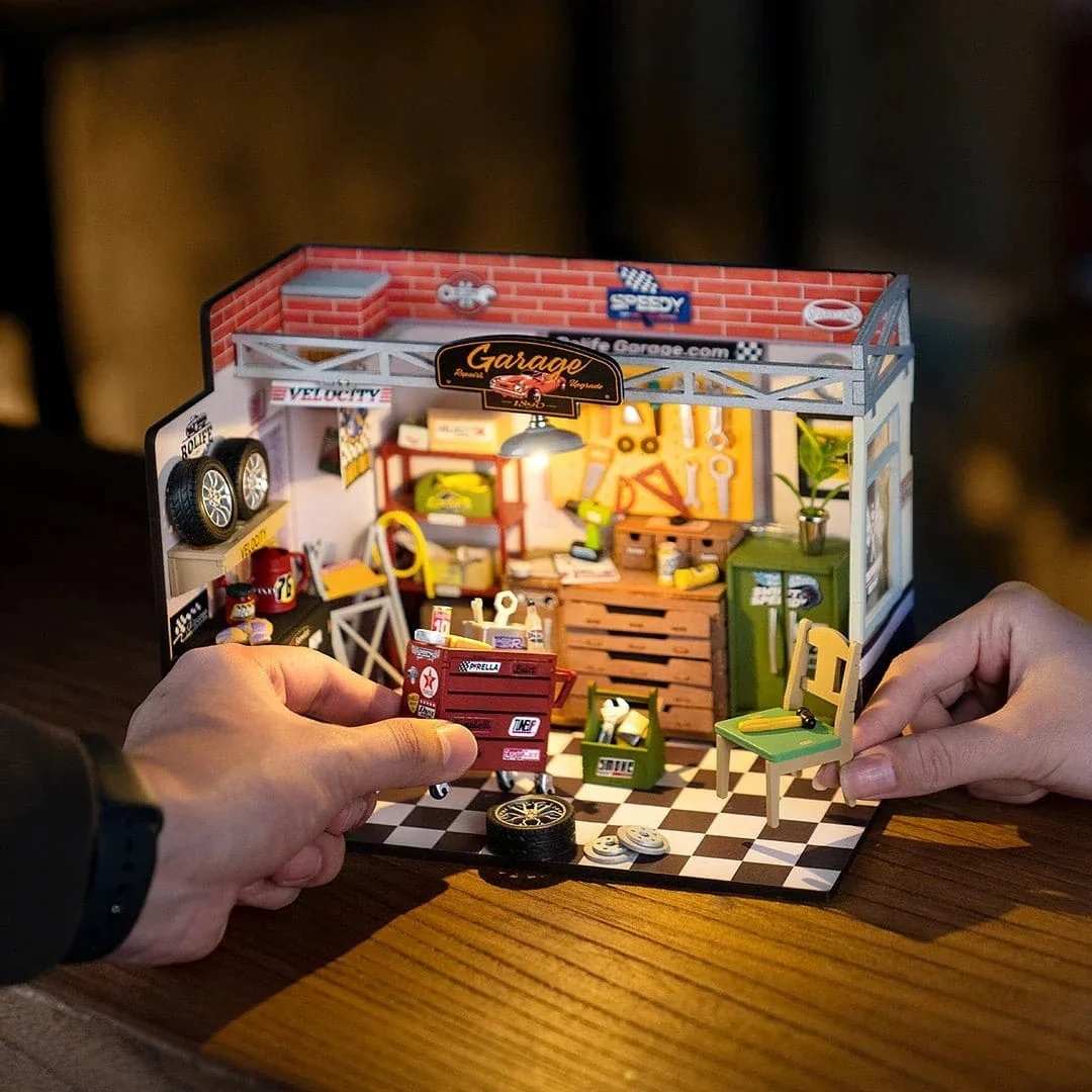 Rolife Garage Workshop DIY Miniature House Kit - Image 5