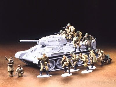 Tamiya 1/48 WWII Russian Infantry and Tank Crew Plastic Model Kit [32521]