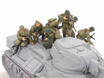 Tamiya 1/48 WWII Russian Infantry and Tank Crew Plastic Model Kit [32521] - Image 2