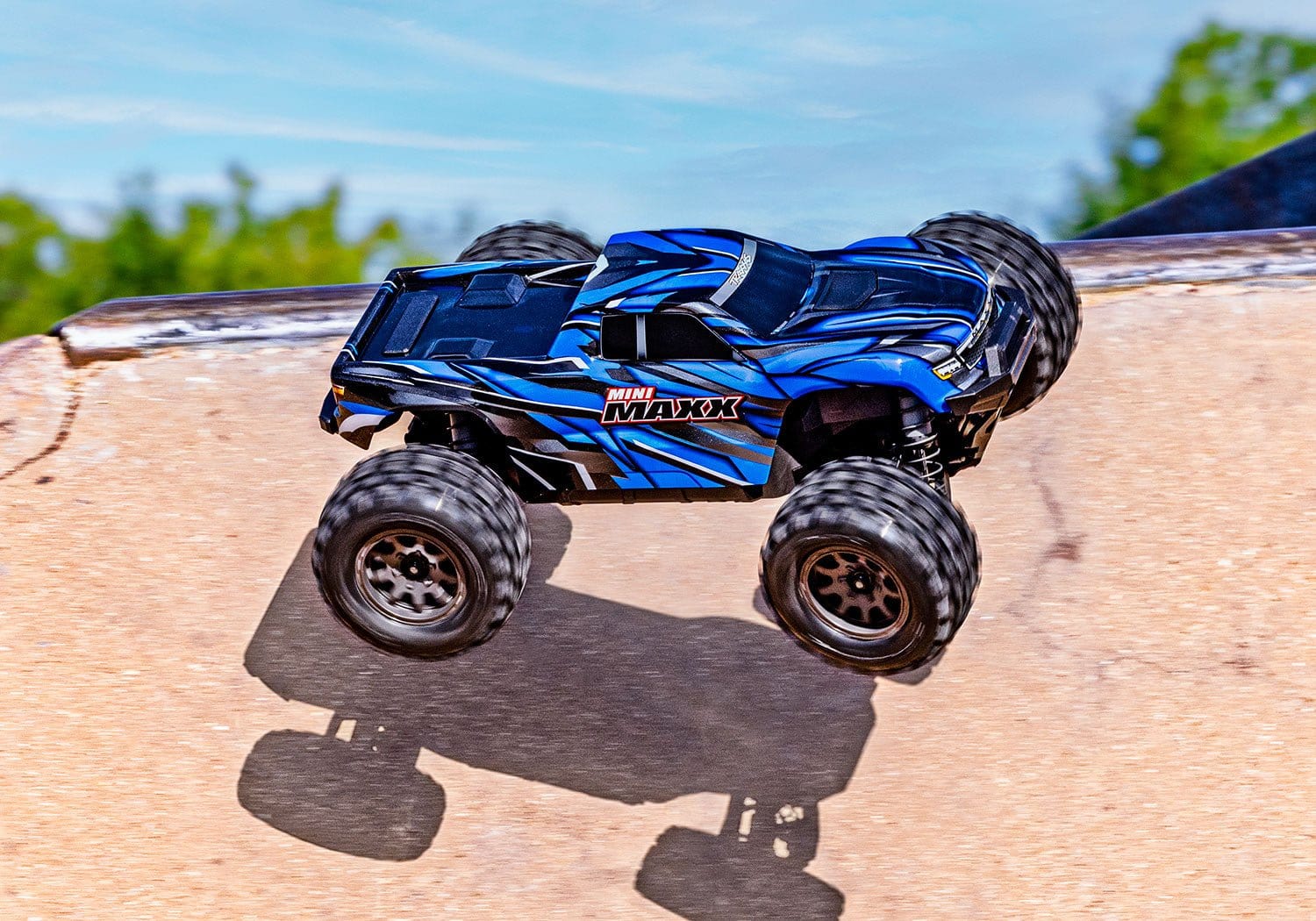 Traxxas Mini MAXX 1/16 Brushless Monster Truck RTR - Blue [107154-1BLUE] - Image 4