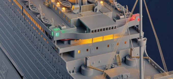 Trumpeter 03719 1/200 Titanic (w/ LED Light Set) Plastic Model Kit - Image 6