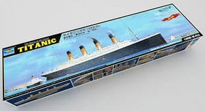 Trumpeter 03719 1/200 Titanic (w/ LED Light Set) Plastic Model Kit - Image 7