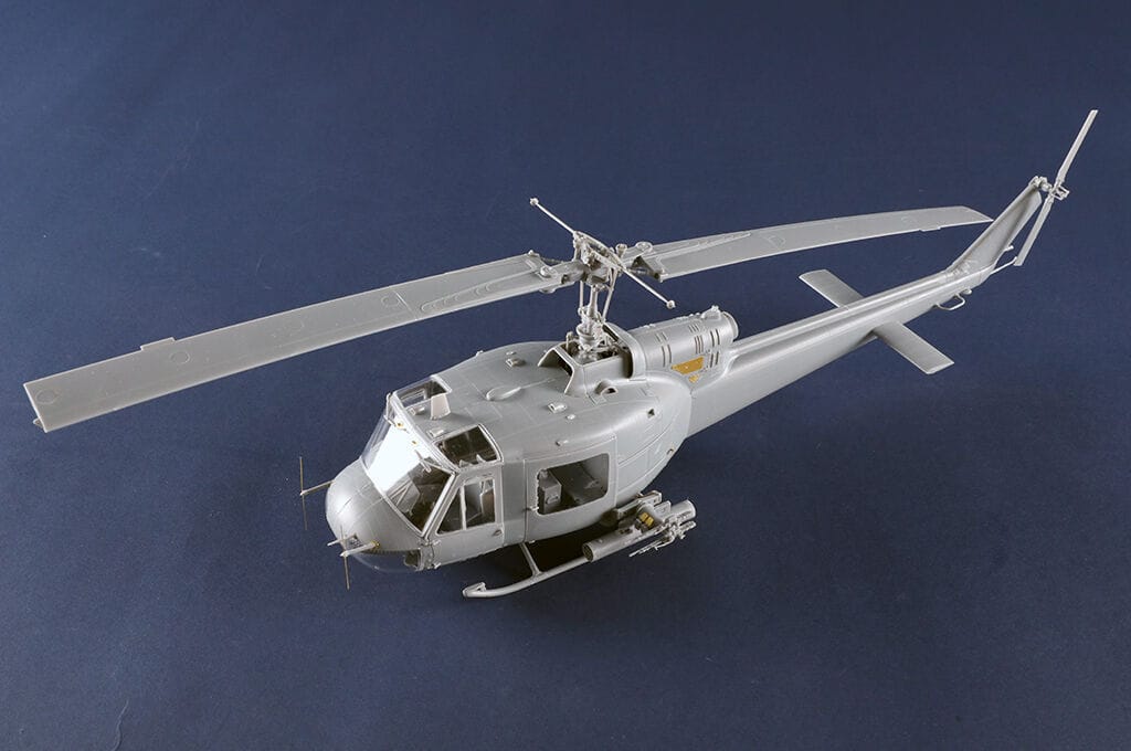 Trumpeter 1/35 UH-1B Huey - Gunship Plastic Model Kit [05112] - Image 3