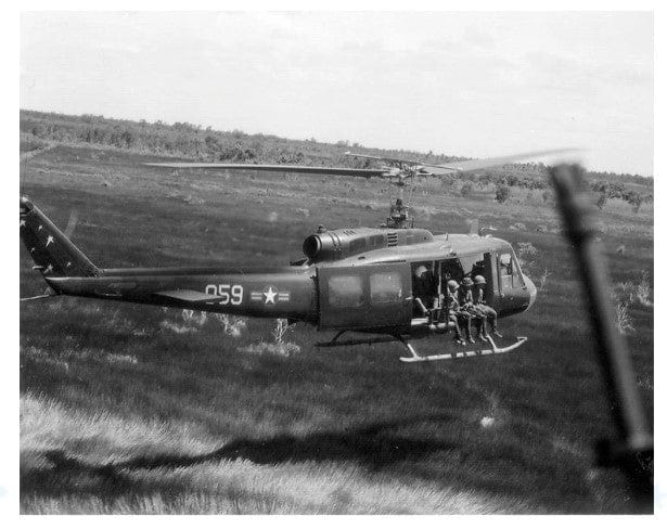 Trumpeter 1/35 UH-1B Huey Plastic Model Kit [05111]