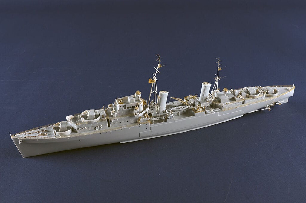 Trumpeter 1/350 HMS Scylla Dido-class Light Cruiser Plastic Model Kit [05368] - Image 3