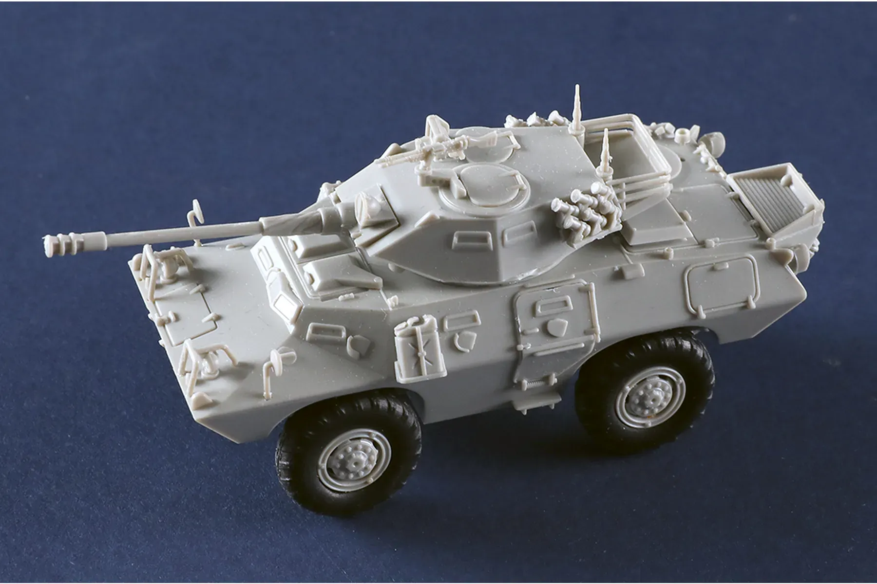 Trumpeter 1/72 LAV-150 Commando AFV w/ Cockerill 90mm Gun Plastic Model Kit [07443] - Image 3