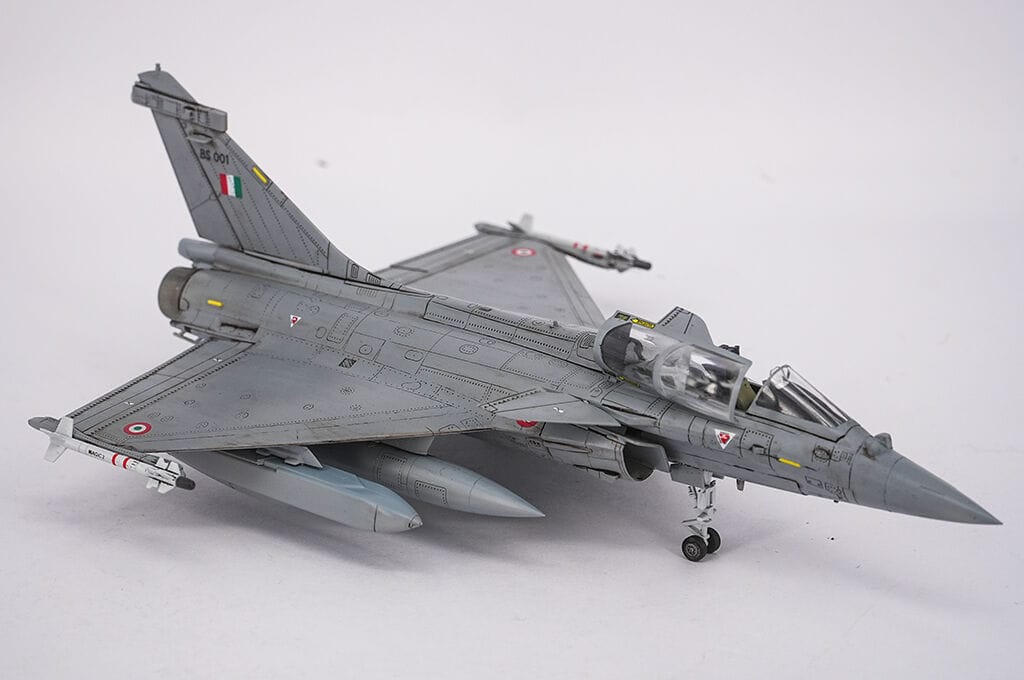 Trumpeter 1/72 PAF J-10CE Multi-Role Fighter & IAF Rafale 2 in 1 Plastic Model Kit [01690] - Image 4