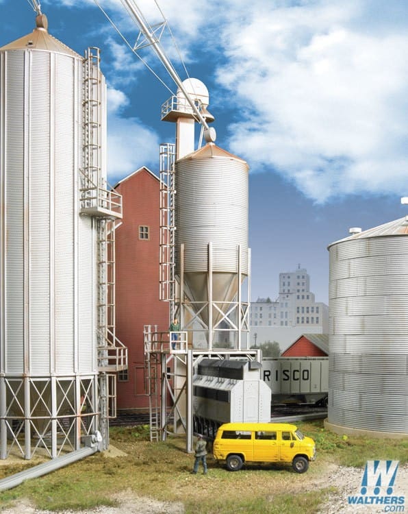 Walthers Cornerstone HO Grain Surge Bin - Kit - 1-1/2 x 1-1/2 x 9in 3.8 x 3.8 x 22.7cm