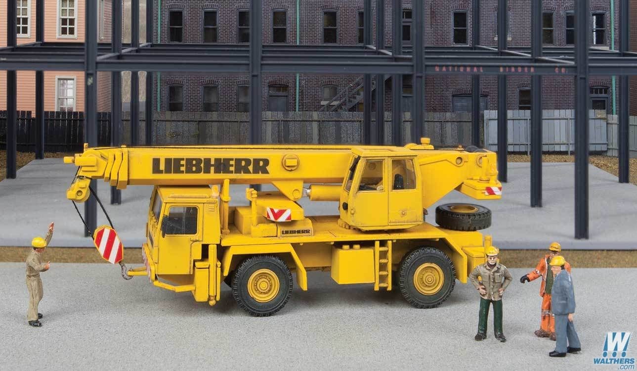 Walthers SceneMaster HO Two-Axle Truck Crane - Kit - Image 2