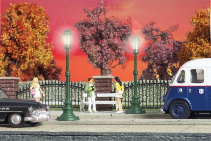 Walthers Scenemasters HO Small Street Lights (2pcs)**