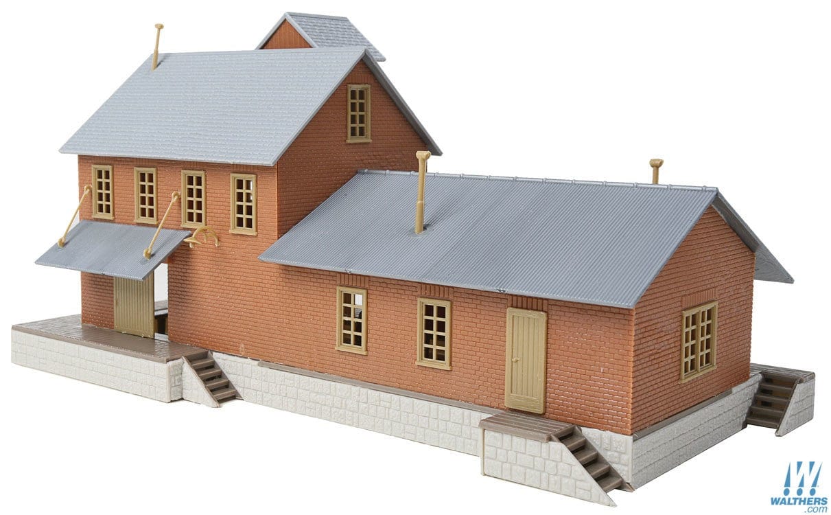 Walthers Trainline HO Brick Freight House - Kit - Image 3