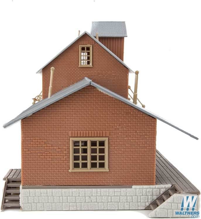 Walthers Trainline HO Brick Freight House - Kit - Image 4