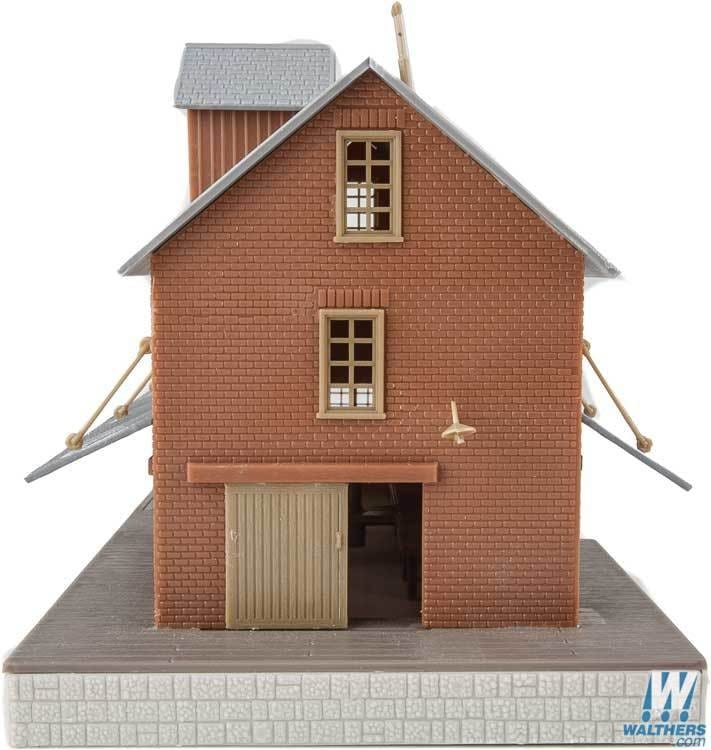 Walthers Trainline HO Brick Freight House - Kit - Image 5